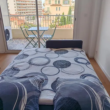 2 Persons - Clim - Hypercenter - 2mins Of - Juan Les Pins - And Sun