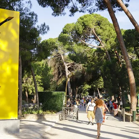 2 Persons - Clim - Hypercenter - 2mins Of - Juan Les Pins - And Sun