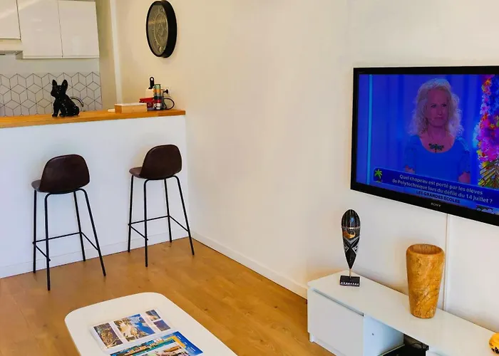 2 Persons - Clim - Hypercenter - 2mins Of - Juan Les Pins - And Sun