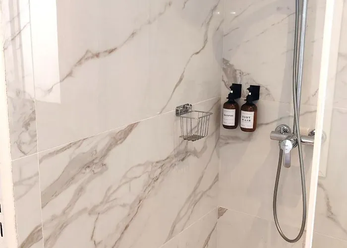 2 Persons - Clim - Hypercenter - 2mins Of - Juan Les Pins - And Sun Daire *