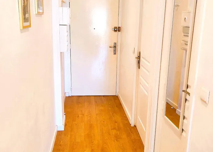 2 Persons - Clim - Hypercenter - 2mins Of - Juan Les Pins - And Sun *