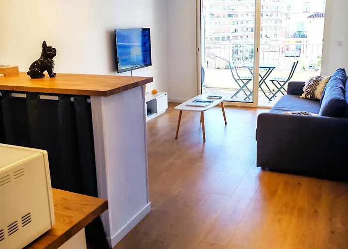 2 Persons - Clim - Hypercenter - 2mins Of - Juan Les Pins - And Sun