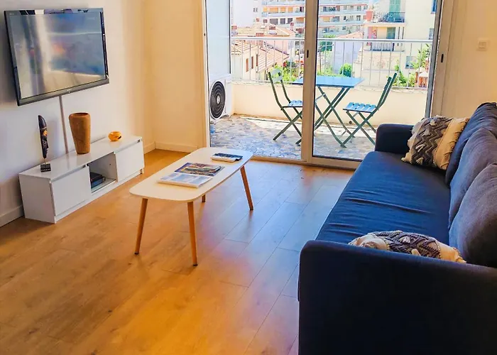 2 Persons - Clim - Hypercenter - 2mins Of - Juan Les Pins - And Sun