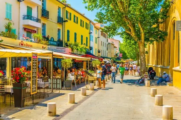 2 Persons - Clim - Hypercenter - 2mins Of - Juan Les Pins - And Sun *